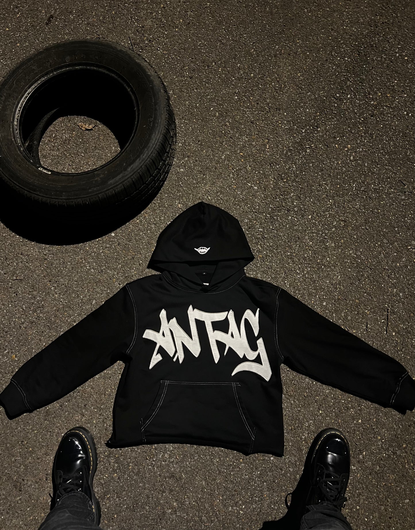 Antag Cropped Hoodie